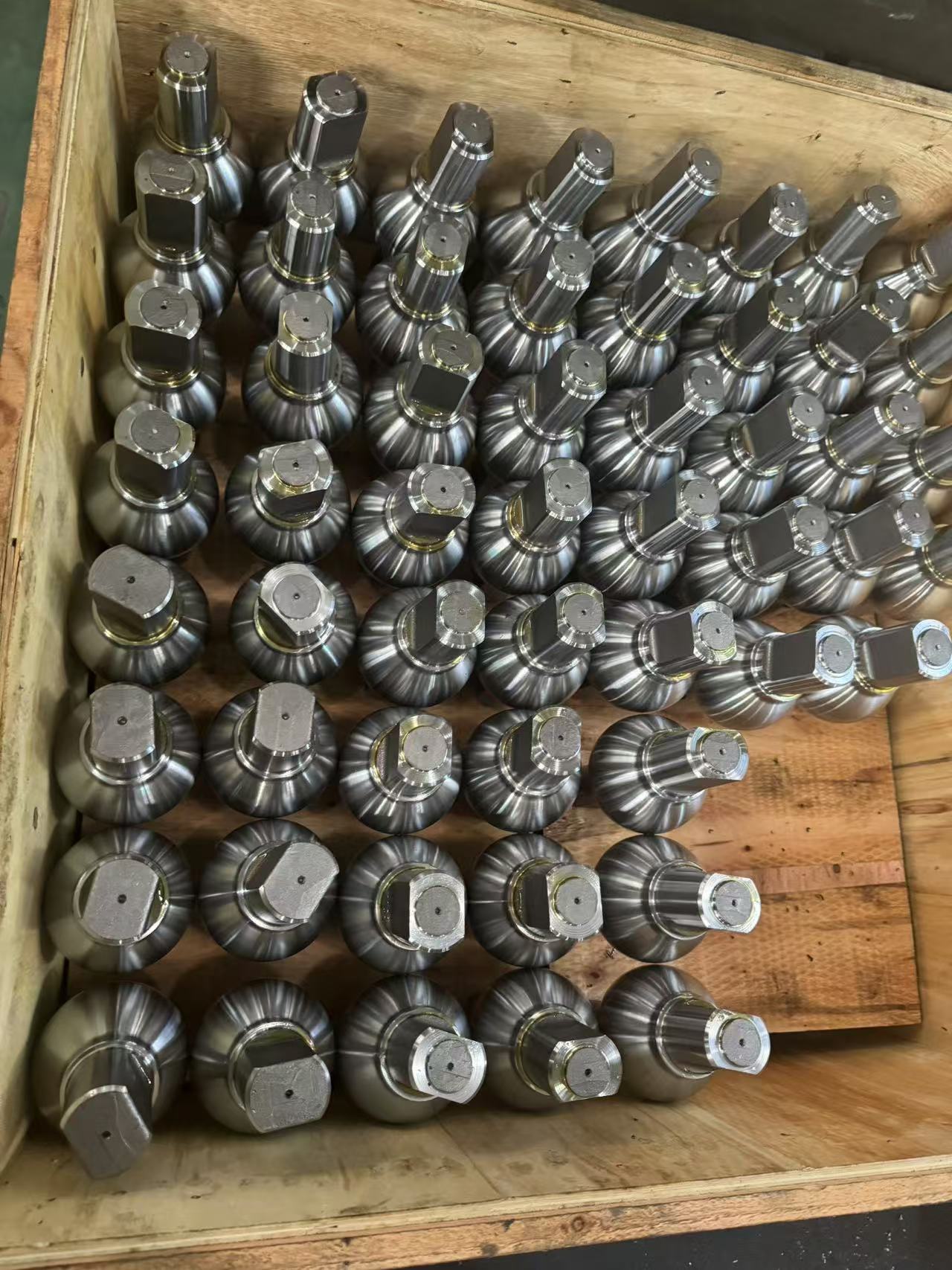 Каково использование нагревательного оборудования ковочного пресса для ковки поковок патрубков труб?